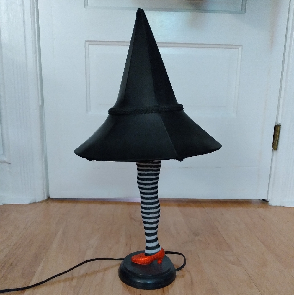 Wizard of Oz Leg Lamp
